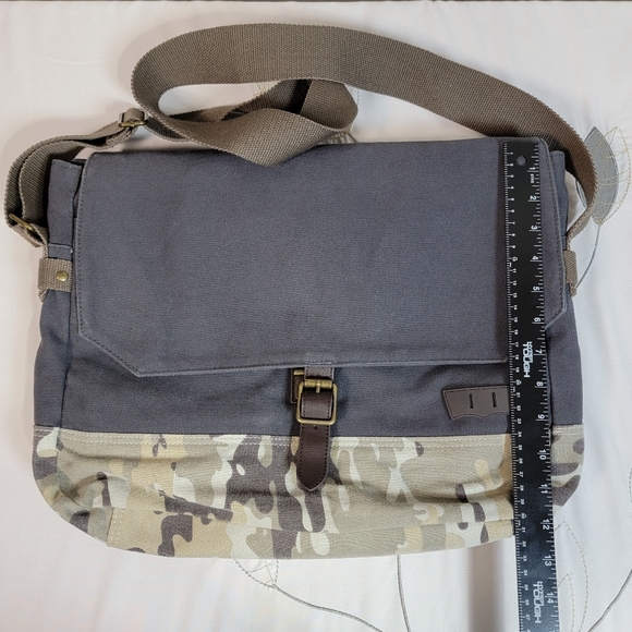 Levi's Canvas Messenger Computer Bag, Green/Gray/Grey/Camouflage - Picture 11 of 14
